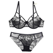 Load image into Gallery viewer, Unique Floral Black Bra Set
