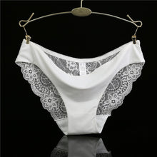 Load image into Gallery viewer, Floral Lace Plus Size Seamless Briefs