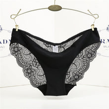 Load image into Gallery viewer, Floral Lace Plus Size Seamless Briefs
